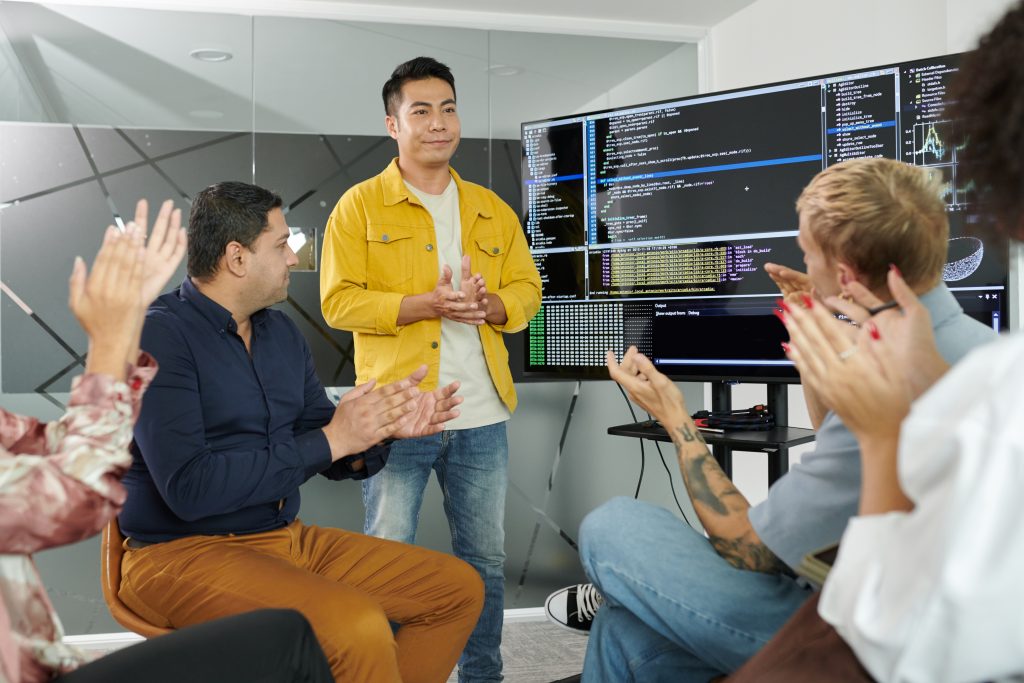 Investors Clapping to Pitching Startupper